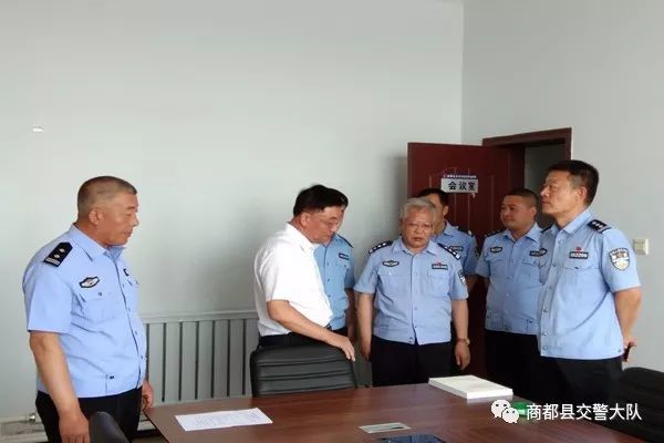 冀刚教导员认真听取了张玺良副局长的指导后表示:大队上下要精诚团结