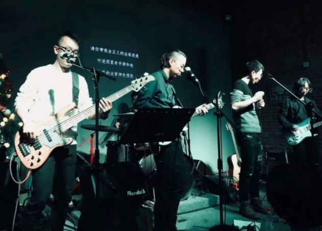 插曲   棱镜乐队的《克林》是腾讯音乐人原创榜5月月度冠军歌曲,这