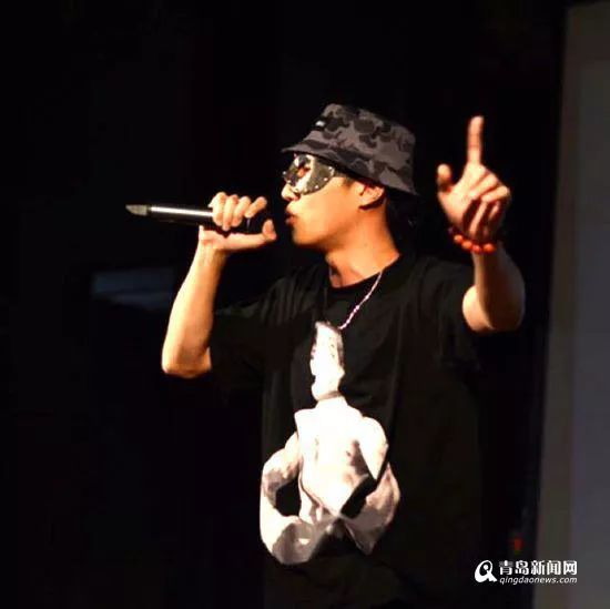 继抖音神曲后,又一首歌要刷屏!90后小哥用Rap