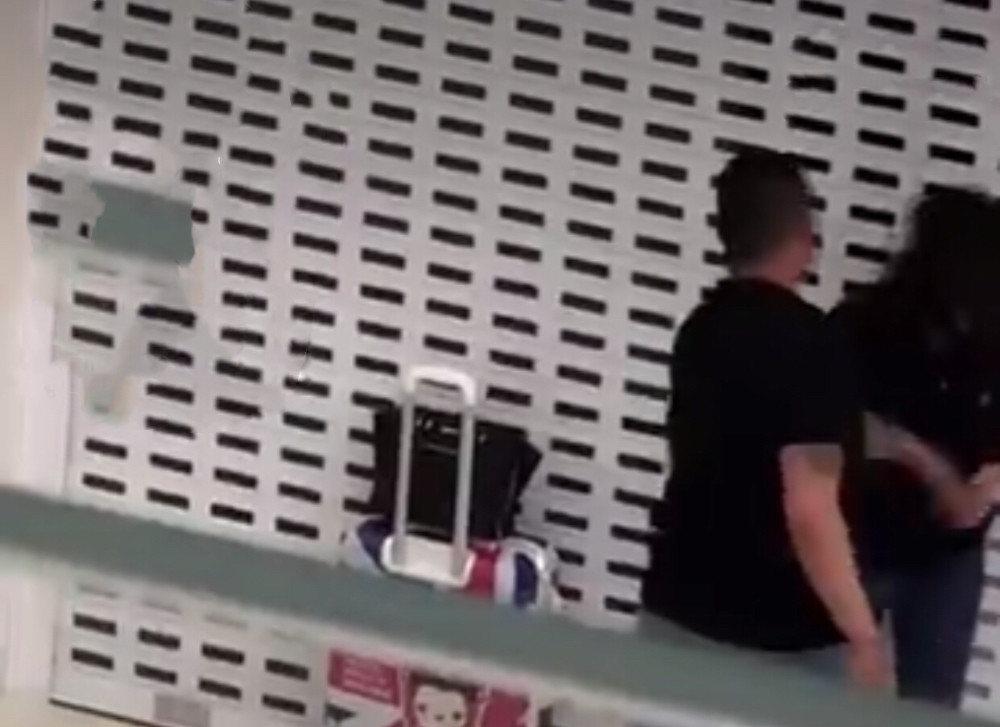 网曝大连一商场内纹身哥猛扇女子耳光 目击者