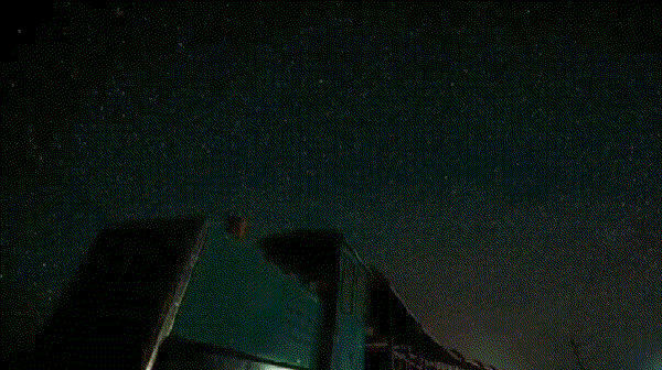 你摘过星星吗 你俯视过星空吗 在茶卡盐湖 可伸手采摘满湖的星星 像一