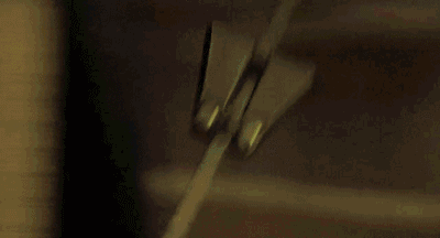 无论是用饮食云雨,还是花儿珠钗,用它们表现大尺度,有一种含蓄之美.