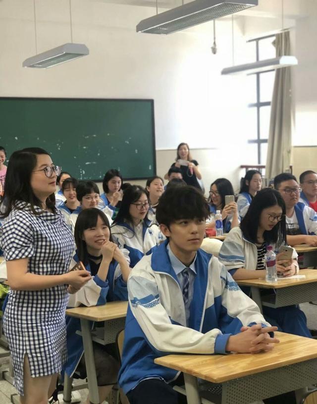 吴磊晒“五三”自拍合影：被压五百年，终于解放了
