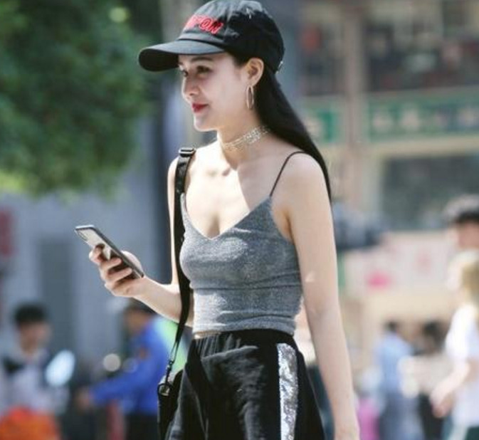 姐姐不穿内衣_不准美女穿内衣图片(3)