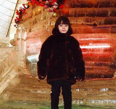 迪丽热巴校园时期舞蹈旧照曝光:颜值出众眼神