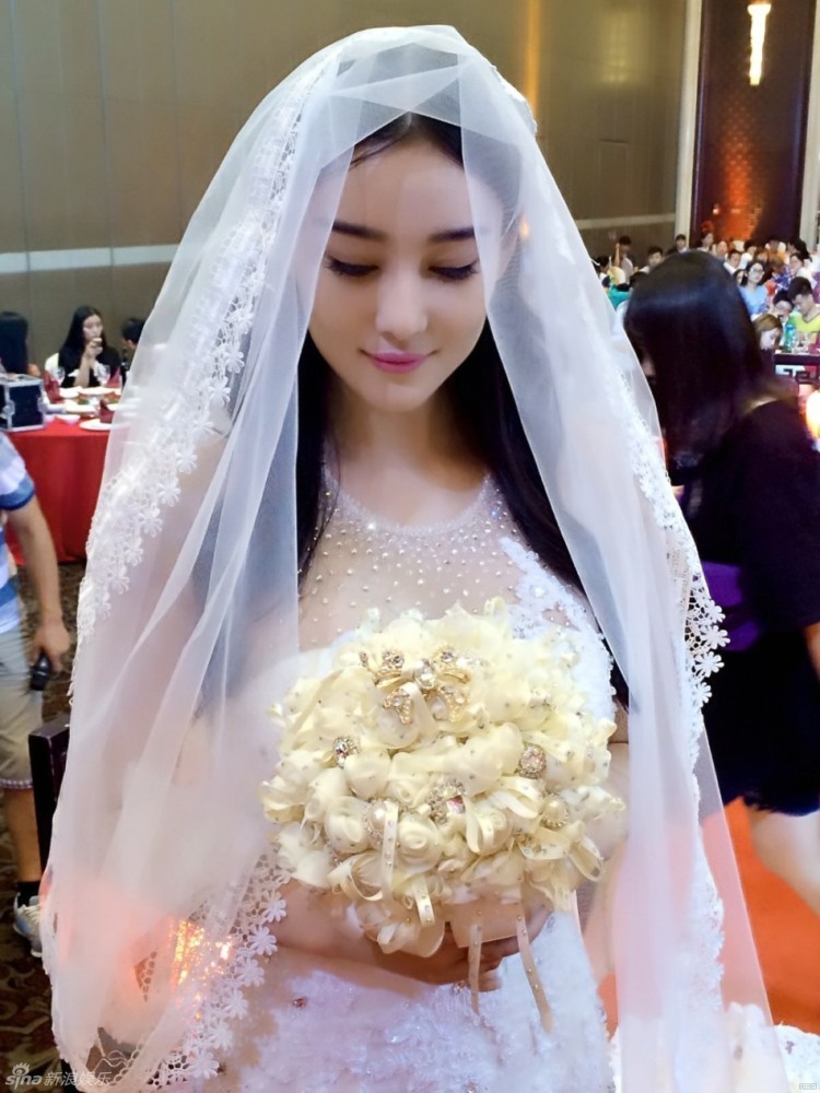 张馨予穿上婚纱成最美新娘!祝你幸福!