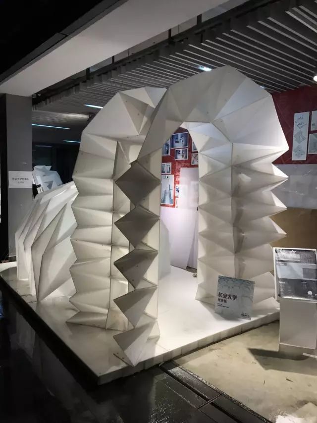 长安大学的作品"折窟",通过折纸的方式营造空间