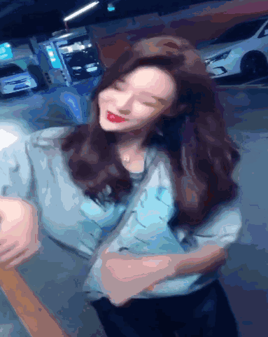 火爆的夏日抖肩舞来啦,感受一下snh48小姐姐的魔性舞蹈