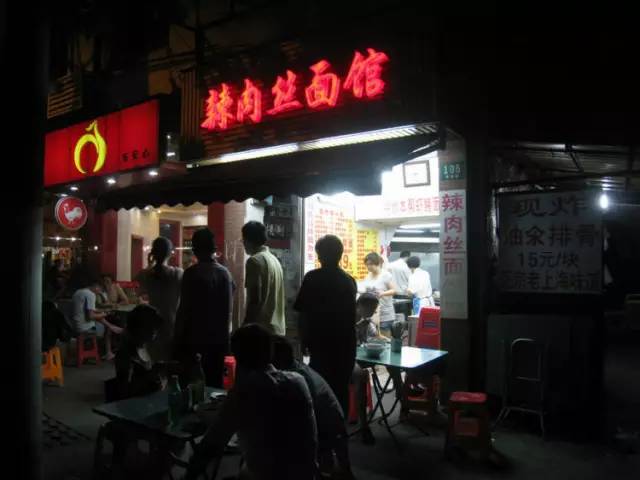聚集上海人最爱的黑暗料理的这条街 马上就要拆了