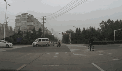 可能反倒要赔他们钱 很多人开车,骑车的观念 还停留在牛车马,车自行车
