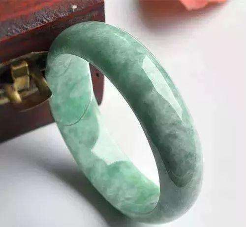 重口味扶她漫画网址,豆种翡翠是便宜货?你可能