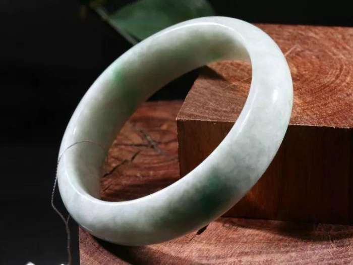 重口味扶她漫画网址,豆种翡翠是便宜货?你可能