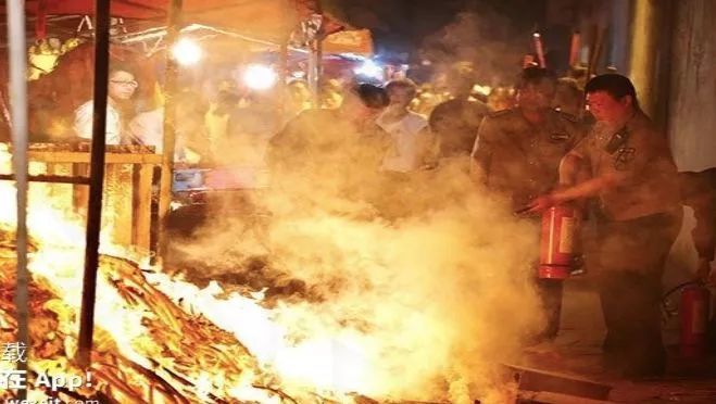 高考迷信是什么鬼:妈穿旗袍旗开得胜,爸穿马