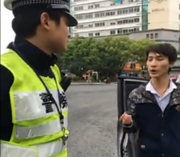 企鹅娘吐槽:震惊!腹肌竟然可以这样练出来!
