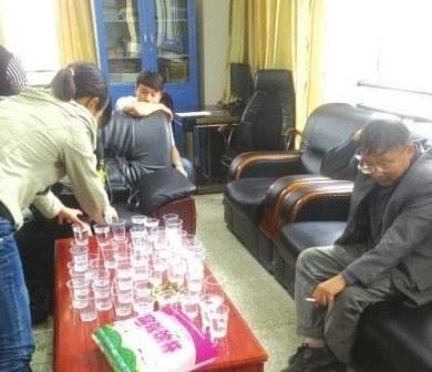 企鹅娘吐槽:震惊!腹肌竟然可以这样练出来!