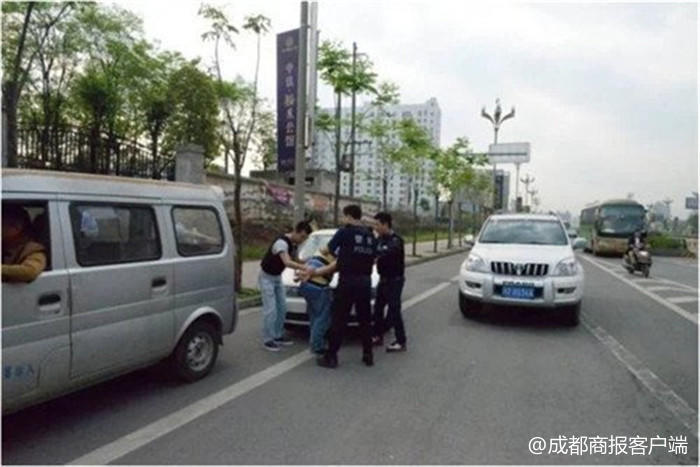 眉山破获制贩枪支案:男子外遇后手头紧 制枪贩