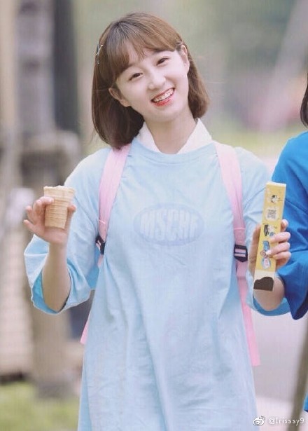 为省钱吃板蓝根充饥,丑小鸭逆袭成C位,李子璇