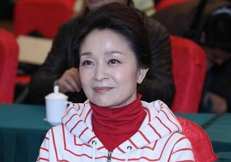 一个快被遗忘的女演员,出道29年零绯闻,如今22岁女儿长得很漂亮