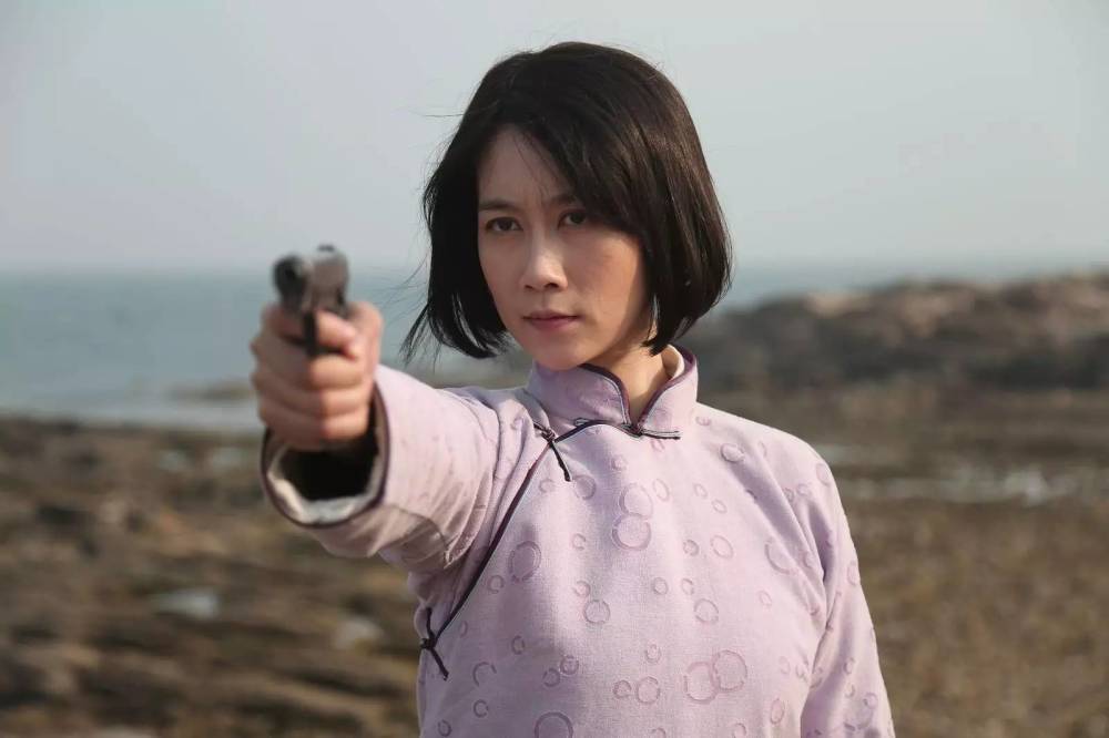 她是黄磊的学生,入行20年始终不红,如今41岁婚