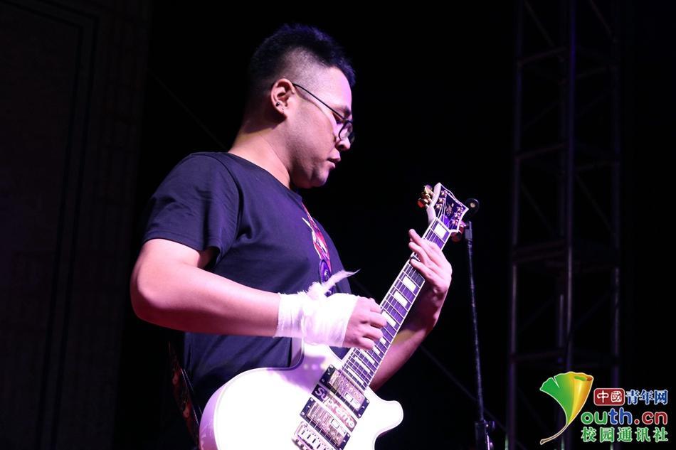 桂林高校举行毕业主题音乐会:时光不老,我们不