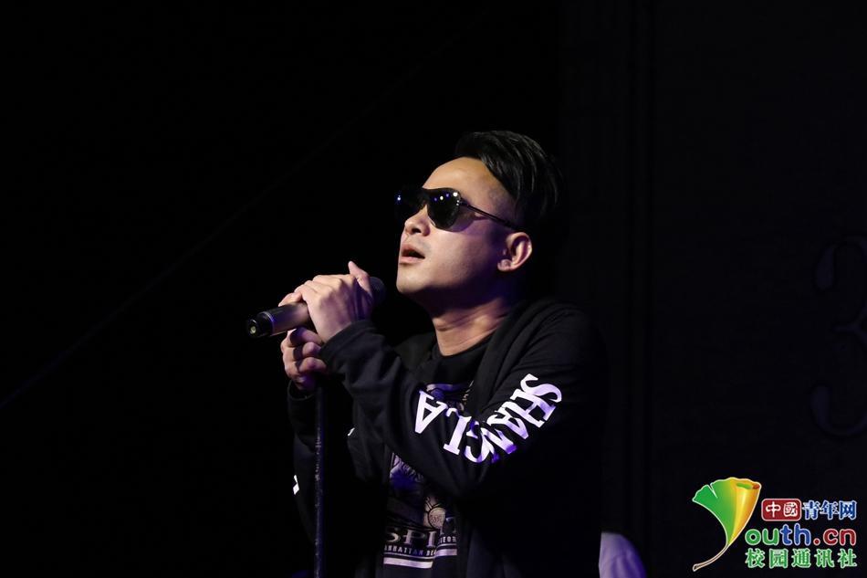 桂林高校举行毕业主题音乐会:时光不老,我们不