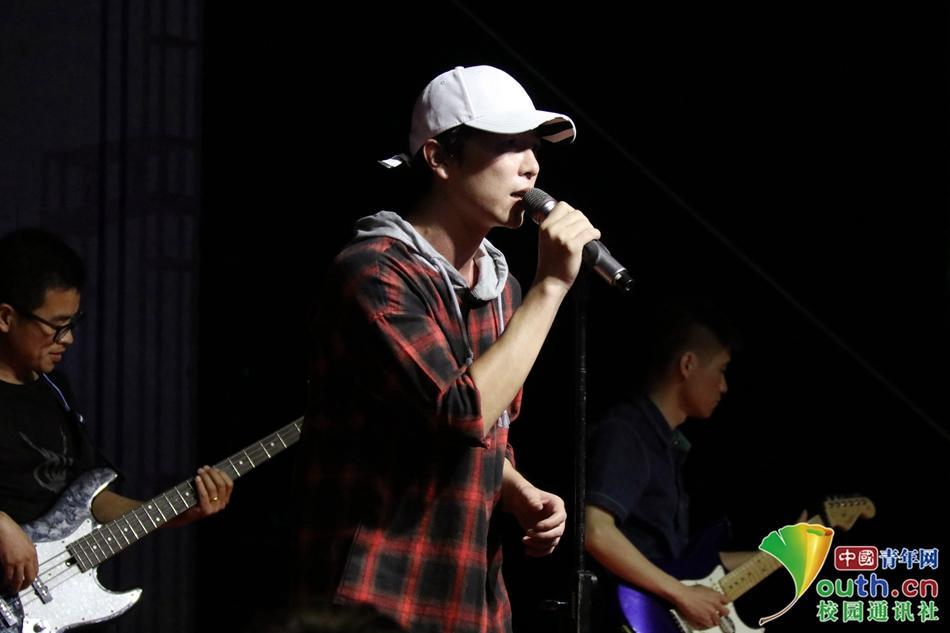 桂林高校举行毕业主题音乐会:时光不老,我们不