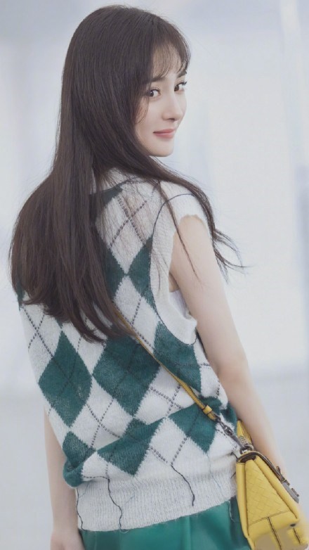 明星新闻 少女幂 真不是随便说说 杨幂这身打扮说16岁都不为过 星空娱乐网