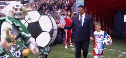 世界杯开幕式大罗献唱成噱头