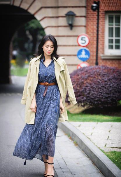 胡杏儿晒儿子丑照,长相呆萌可爱,果然随妈妈