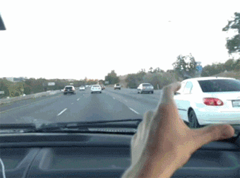 内涵段子gif:买了个耳机,同事说是假的,我觉得挺真的