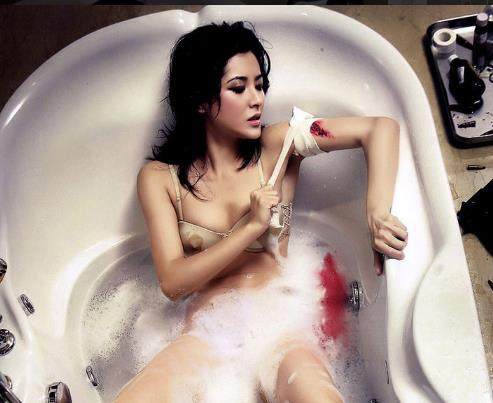 当女星上了男人装,赵丽颖秀性感,曾黎认不出,刘