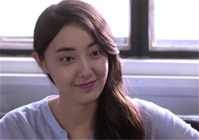两人同演《何以笙箫默》走红,今一人红成二线,她有颜值却不火