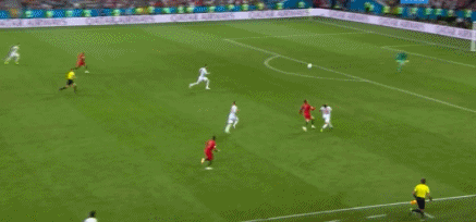 gif回顾c罗全场表现-吹不动了!跪着为这超级任意球唱征服