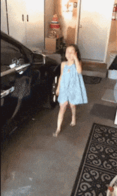 小妹妹:嗯……是美貌!这么机智的回答
