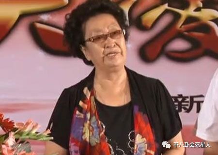 57岁勇夺影后，演过无数明星的母亲，二婚后老公竟是前夫的姐夫
