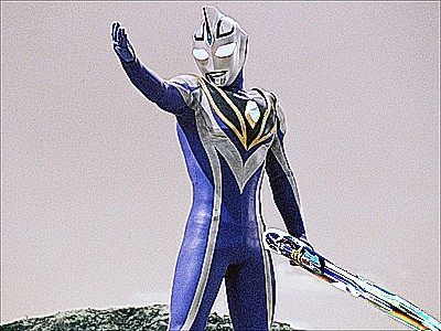 这4个都是蓝族的奥特曼,一个是迪迦战友,其他