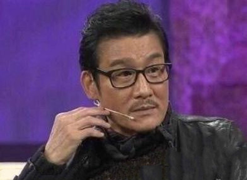 4个60岁的男星,李幼斌,梁家辉,冯小刚都老了,只有他还