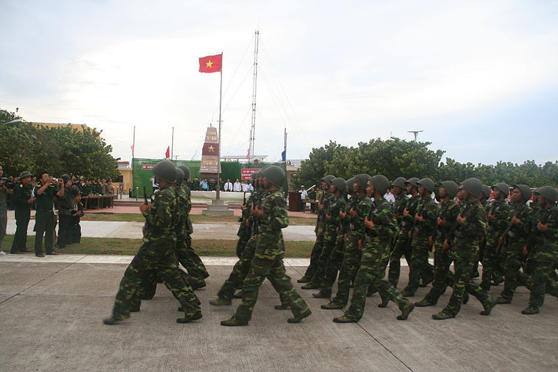 越南人民军装备的单兵武器如何?样式繁多但掩盖不住混乱