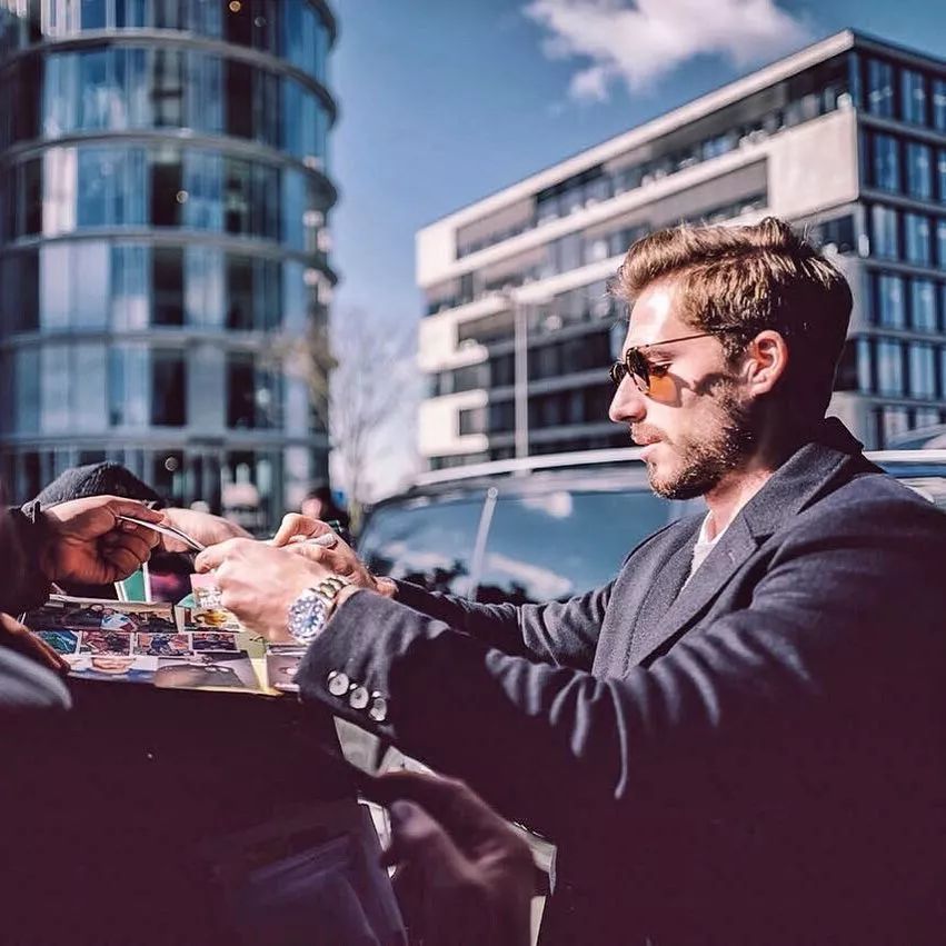 这就是女孩子们熬夜看世界杯的原因