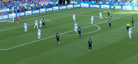 现场-冰岛防守坚韧 8人防守体系锁死梅西