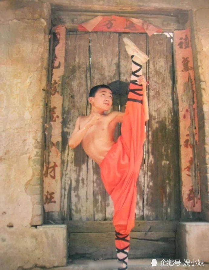 王宝强青涩旧照曝光，每张都是他努力的见证
