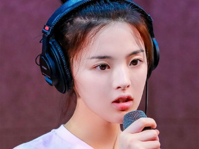 都说杨超越家境不好,其实《创造101》中的她们