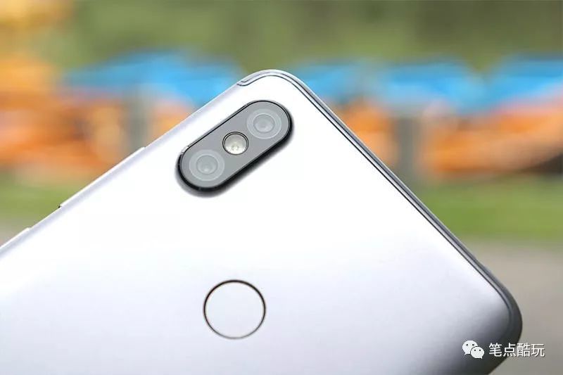 手机1600万像素够用吗_手机三星拍照1600万像素s4zoom产地_后置1600万像素的手机