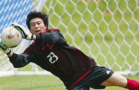 足球场上门将最轻松?跑动最少的守门员喝水可