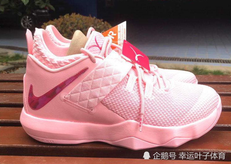 上可在球场厮杀,下可将水泥铲平!nike"骚粉色"球鞋不了解下?