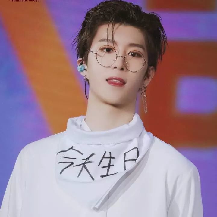 范丞丞过生日,粉丝准备超强应援,最后还是范丞