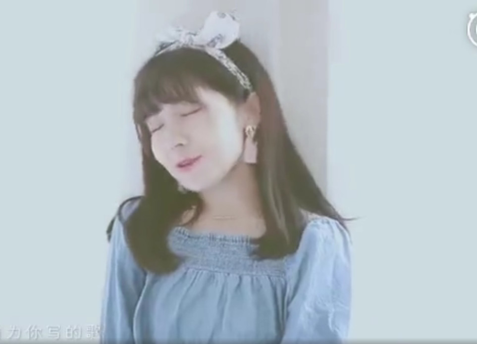 《创造101》小姐姐旧视频,戚砚笛竟是肉肉脸,