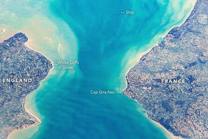 国际空间站远征队54号机组成员拍摄了上图,为多佛海峡.