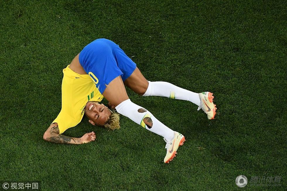 【每日趣图】皮皮爽!马塞洛吉祥物 内马尔前滚