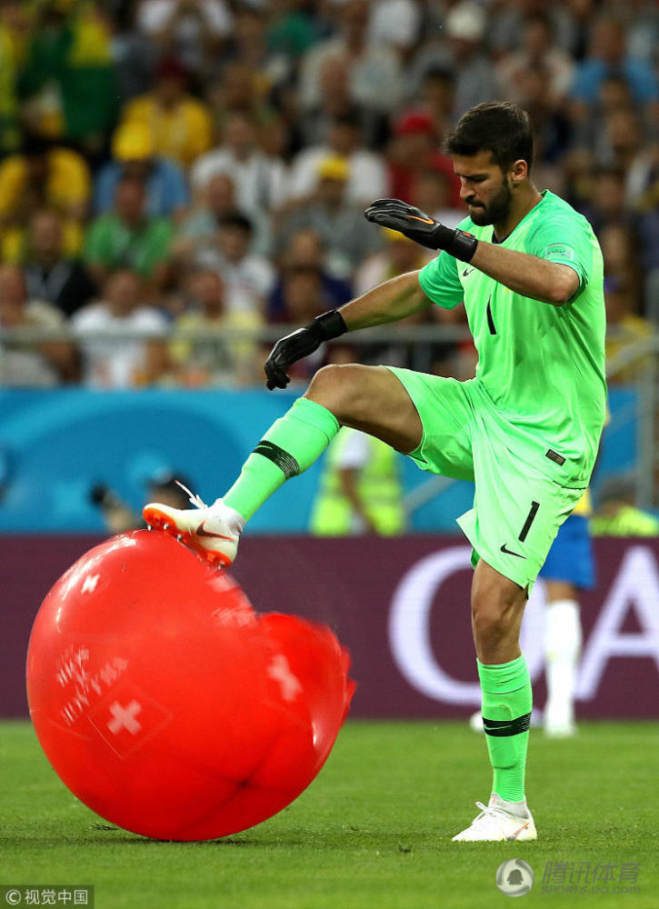 【每日趣图】皮皮爽!马塞洛吉祥物 内马尔前滚